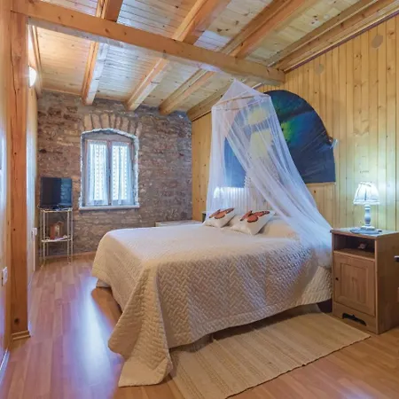 Awesome In With Wifi, 4 Bedrooms And Outdoor Swimming Pool