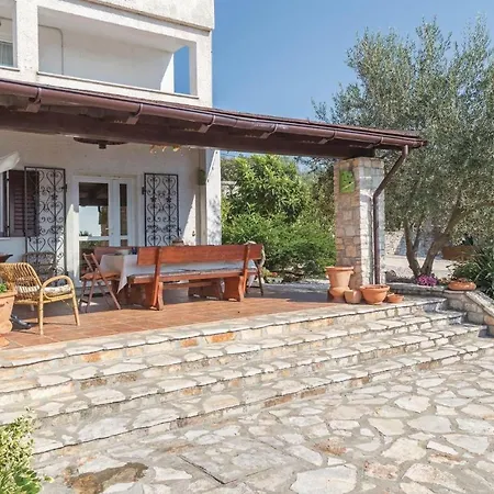 Awesome In With Wifi, 4 Bedrooms And Outdoor Swimming Pool Dom wakacyjny *