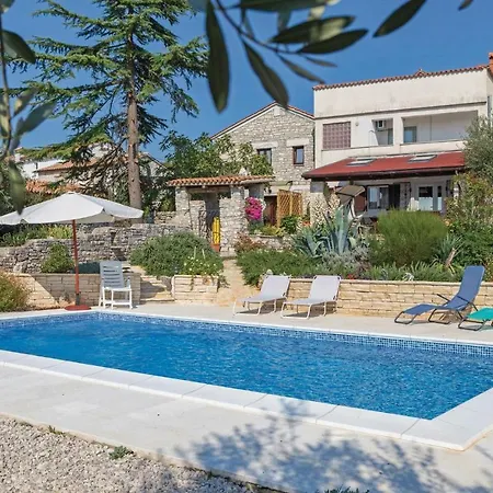 Awesome In With Wifi, 4 Bedrooms And Outdoor Swimming Pool *